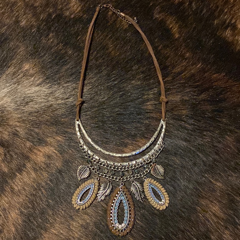 Suede wrapped detail and leaf necklace.